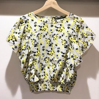 イェッカヴェッカ(YECCA VECCA)のイェッカヴェッカ　フリル　ブラウス　花柄(シャツ/ブラウス(半袖/袖なし))