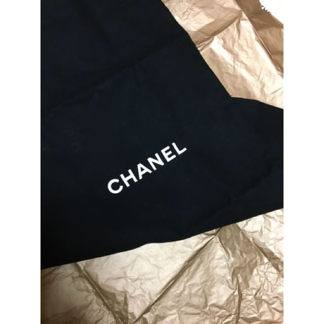 CHANEL(シャネル)のCHANEL シャネル 保存袋   黒 布袋  新品 大判サイズ レディースのバッグ(ショップ袋)の商品写真