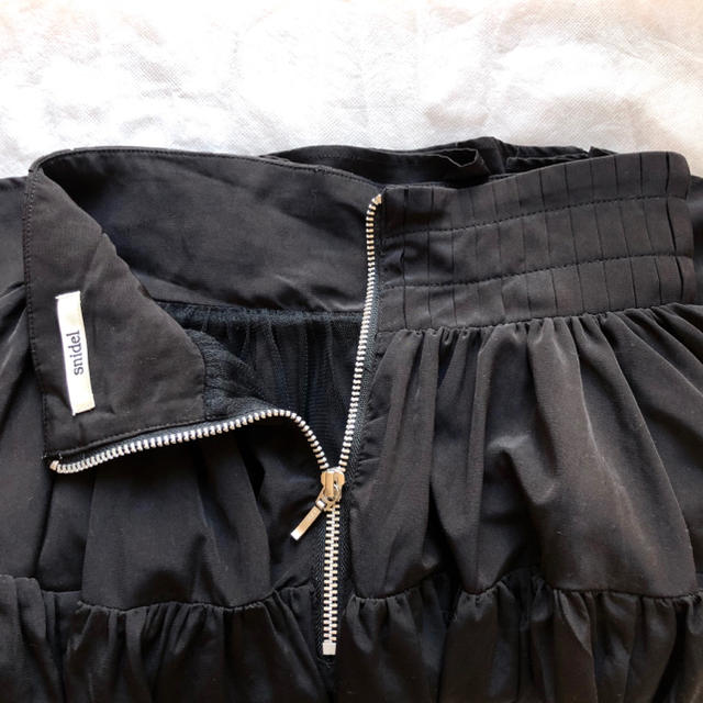 SNIDEL(スナイデル)のタックボリュームスカート レディースのスカート(ひざ丈スカート)の商品写真
