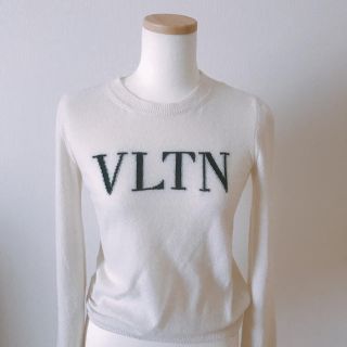 ヴァレンティノ(VALENTINO)のヴァレンティノ　ロゴニット(ニット/セーター)