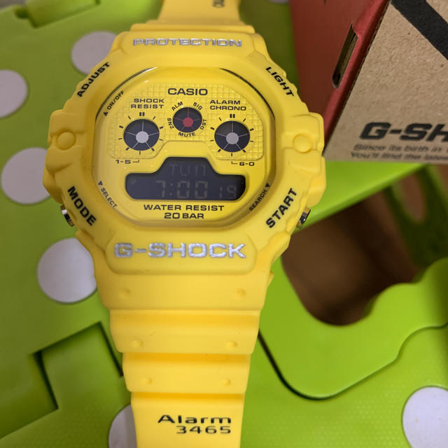 G-SHOCK(ジーショック)のG-SHOCK Gショック DW-5900RS-9JF イエロー メンズの時計(腕時計(デジタル))の商品写真