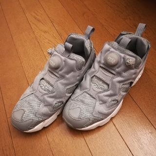 リーボック(Reebok)の★今日だけ価格★リーボック★美品★人気のグレー★ポンプフゥーリー★(スニーカー)