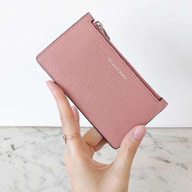 BURBERRY - 専用【新品】BURBERRY フラグメントケース スモーキー