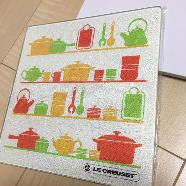 LE CREUSET(ルクルーゼ)のル・クルーゼ　ガラスキッチンプレート インテリア/住まい/日用品のキッチン/食器(調理道具/製菓道具)の商品写真