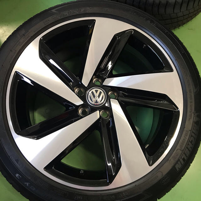 Volkswagen(フォルクスワーゲン)の送料込　VW フォルクスワーゲン　POLO GTI 純正アルミホイールセット 自動車/バイクの自動車(タイヤ・ホイールセット)の商品写真