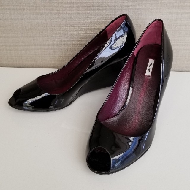 miumiu(ミュウミュウ)の⭐ビックディスカウント⭐美品・未使用⭐ミュウミュウ　パンプス　ブラック レディースの靴/シューズ(ハイヒール/パンプス)の商品写真