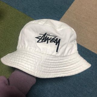 ステューシー(STUSSY)のSTUSSY バケットハット 帽子 白(ハット)