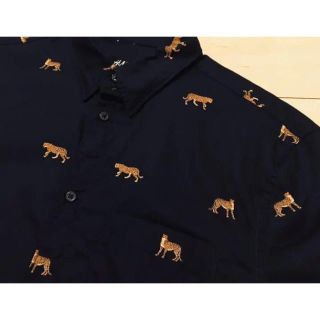 エイチアンドエム(H&M)のH&M   ヒョウ　シャツ　半袖(Tシャツ/カットソー(半袖/袖なし))