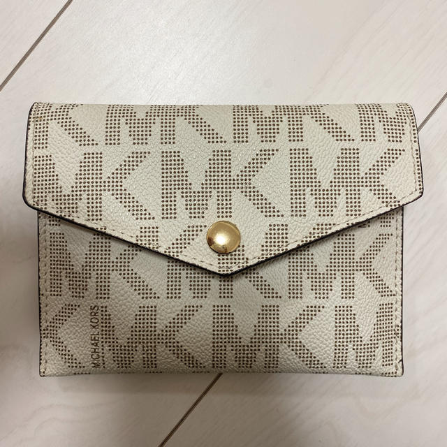 Michael Kors(マイケルコース)のマイケルコース　パスポートケース/ポーチ レディースのファッション小物(パスケース/IDカードホルダー)の商品写真