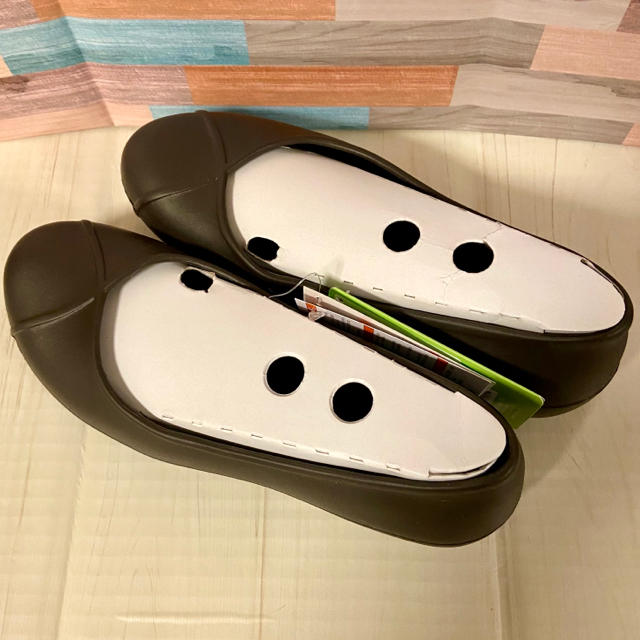 crocs(クロックス)のcrocs olivia クロックス オリビア フラット W8 24センチ 新品 レディースの靴/シューズ(バレエシューズ)の商品写真