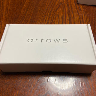 アローズ(arrows)のarrows M05 ホワイト　新品未開封(スマートフォン本体)