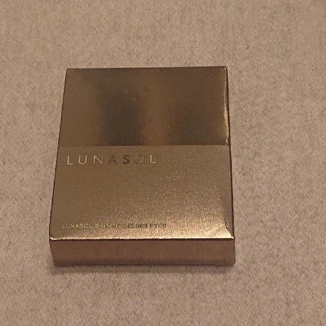 LUNASOL(ルナソル)の新品未使用★ルナソル/スキンモデリングアイズ02/ベージュオレンジ/ コスメ/美容のベースメイク/化粧品(アイシャドウ)の商品写真