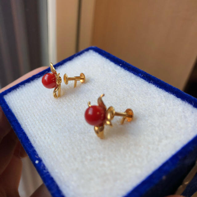 赤珊瑚　18k イヤリング レディースのアクセサリー(イヤリング)の商品写真