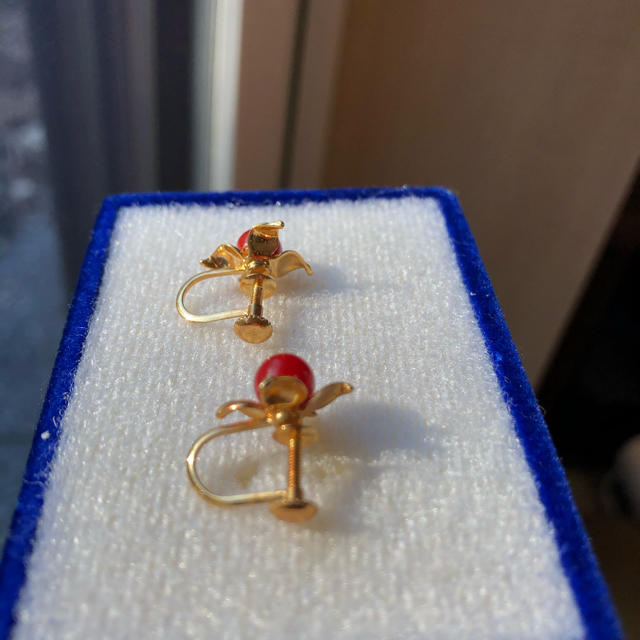 赤珊瑚　18k イヤリング レディースのアクセサリー(イヤリング)の商品写真