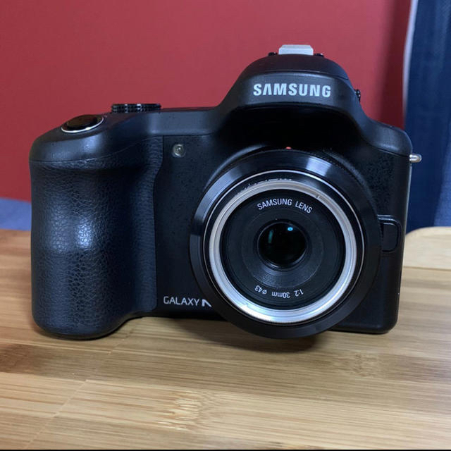 SAMSUNG(サムスン)のGALAXY NX EK-GN120 Android カメラ　30mm f2 スマホ/家電/カメラのカメラ(ミラーレス一眼)の商品写真