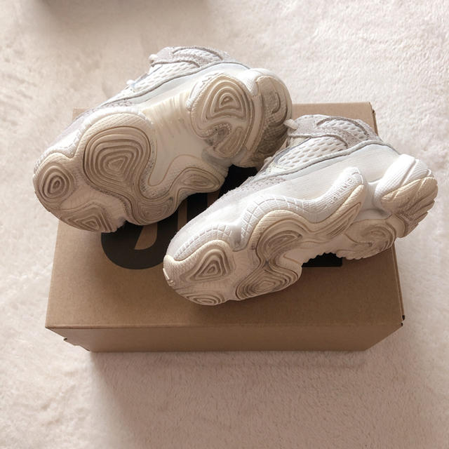 adidas(アディダス)のadidas YEEZY BOOST 500 BONEWHITE INFANT キッズ/ベビー/マタニティのキッズ靴/シューズ(15cm~)(スニーカー)の商品写真