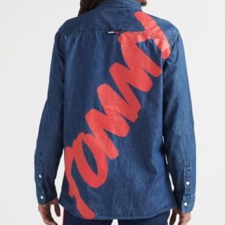 トミーヒルフィガー(TOMMY HILFIGER)の超レア！★Tommy Hilfiger【L】バックビッグロゴプリントデニムシャツ(シャツ)