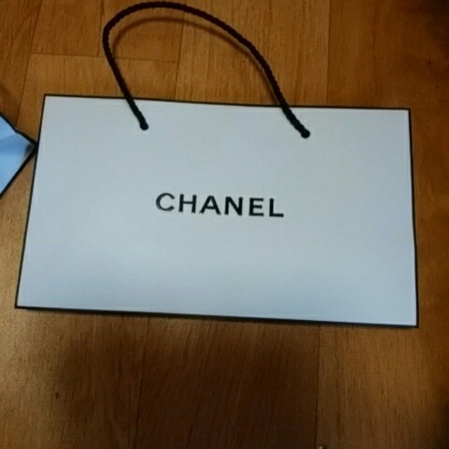 CHANEL(シャネル)のシャネル、shop袋、白、黒ロゴ入り レディースのバッグ(ショップ袋)の商品写真