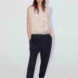 ザラ(ZARA)の【美品】ザラ　ベージュピンク　コントラストレーストップス(シャツ/ブラウス(半袖/袖なし))