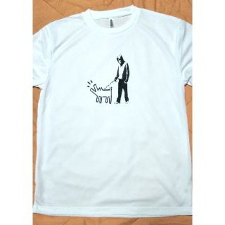 【新品】バンクシーBANKSY パーカーで犬の散歩デザインプリントTシャツ   (Tシャツ/カットソー(半袖/袖なし))