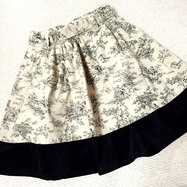 F i.n.t(フィント)の送料込 トワル柄スカート レディースのスカート(ミニスカート)の商品写真