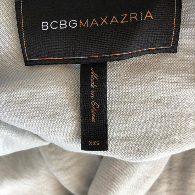 BCBGMAXAZRIA(ビーシービージーマックスアズリア)の新品　BCBG 薄手　グレー　ジャケット レディースのジャケット/アウター(テーラードジャケット)の商品写真