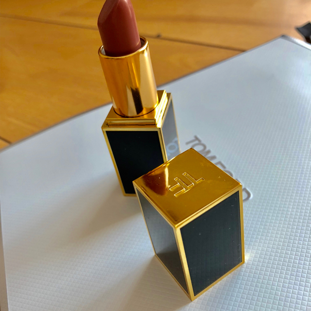 TOM FORD(トムフォード)の美品！トムフォード  リップカラー  63  デボア コスメ/美容のベースメイク/化粧品(口紅)の商品写真