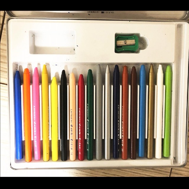 三菱鉛筆(ミツビシエンピツ)のMITSUBISHIジャンボカラー（クーピー）18色 エンタメ/ホビーのアート用品(色鉛筆)の商品写真
