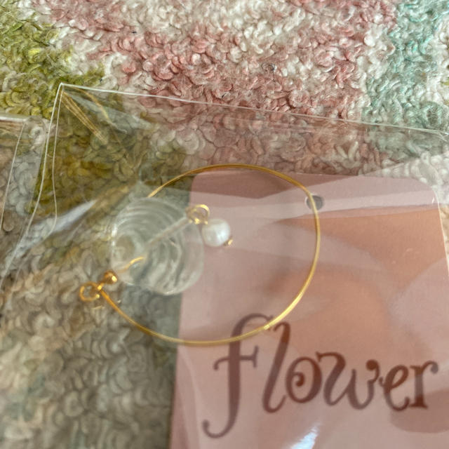 flower(フラワー)のflower ピアス　貝殻 レディースのアクセサリー(ピアス)の商品写真