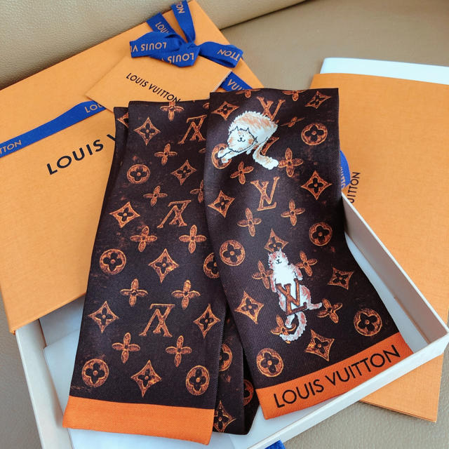 LOUIS VUITTON(ルイヴィトン)の新品未使用♡ ルイヴィトン キャットグラム バンドー レディースのファッション小物(バンダナ/スカーフ)の商品写真
