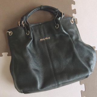 ミュウミュウ(miumiu)のmiumiu レザー バッグ 通勤通学 ブラック(トートバッグ)