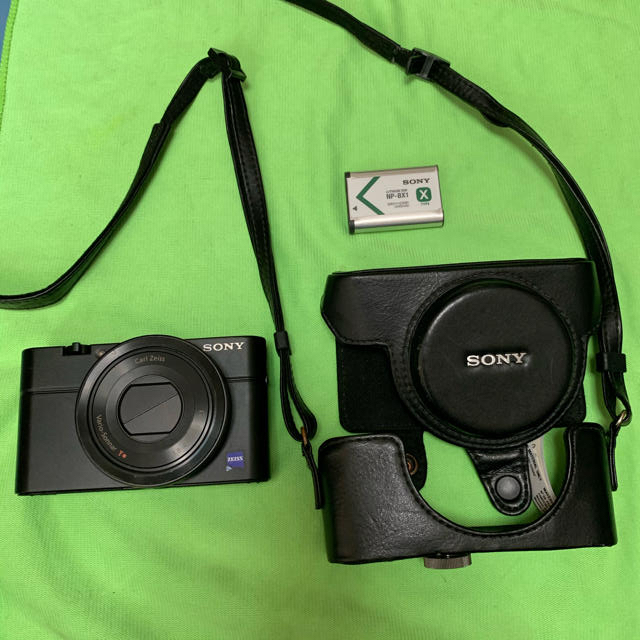 コンパクトデジタルカメラソニー　SONY DSC-RX100 デジタルカメラ　カメラケース付き