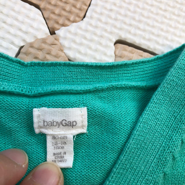 babyGAP(ベビーギャップ)の最終お値下げベイビーギャップ80 キッズ/ベビー/マタニティのベビー服(~85cm)(カーディガン/ボレロ)の商品写真