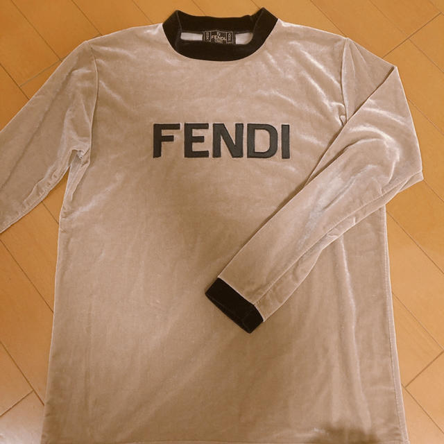 FENDI(フェンディ)のFENDI♡ベロアトップス本日限定価格 レディースのトップス(カットソー(長袖/七分))の商品写真