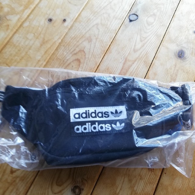 adidas(アディダス)のadidas originals west ポーチ レディースのバッグ(ボディバッグ/ウエストポーチ)の商品写真