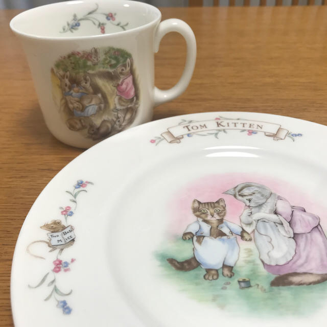 ROYAL ALBERT(ロイヤルアルバート)の【新品】ロイヤルアルバート３点セット（マグ、皿、ボウル） インテリア/住まい/日用品のキッチン/食器(食器)の商品写真