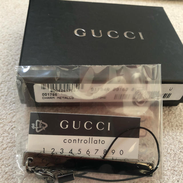 Gucci(グッチ)のGUCCI 携帯ストラップ スマホ/家電/カメラのスマホアクセサリー(ストラップ/イヤホンジャック)の商品写真
