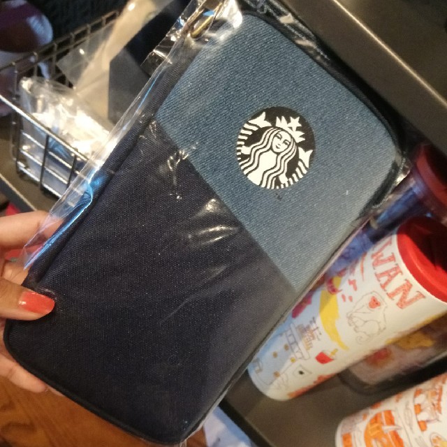 Starbucks Coffee(スターバックスコーヒー)のスターバックス トラベルケース パスポートケース インテリア/住まい/日用品の日用品/生活雑貨/旅行(旅行用品)の商品写真