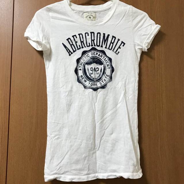 Abercrombie&Fitch(アバクロンビーアンドフィッチ)のアバクロ Tシャツ ホワイト レディースのトップス(Tシャツ(半袖/袖なし))の商品写真