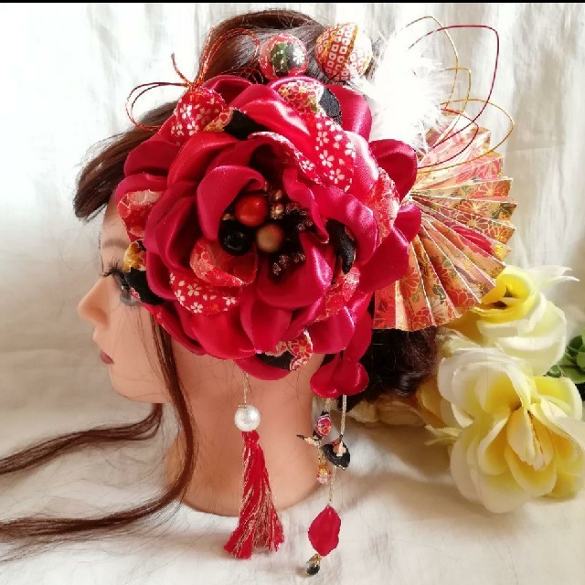 【髪飾り】3色赤 サテン 大輪ダリア 8点セット 結婚式 成人式 ハンドメイドのアクセサリー(ヘアアクセサリー)の商品写真