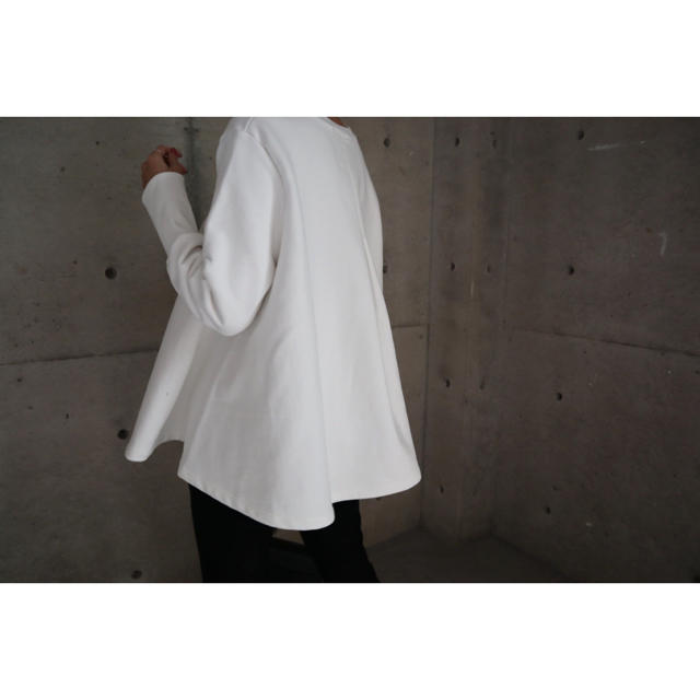 大人気完売eLLa♡long cuffs flare sweat WHITE