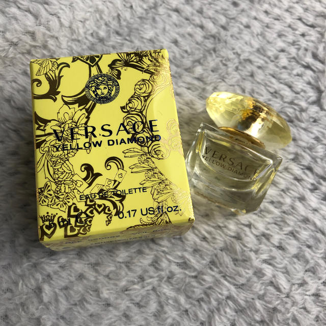 VERSACE(ヴェルサーチ)のVERSACE ミニボトル香水　 コスメ/美容の香水(香水(女性用))の商品写真