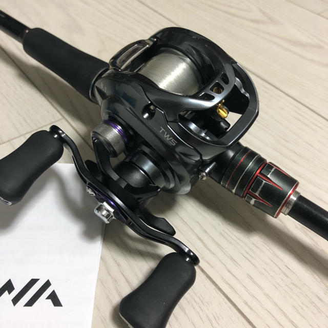 DAIWA(ダイワ)のダイワ　Daiwa タトゥーラSVTW8.1R スポーツ/アウトドアのフィッシング(リール)の商品写真