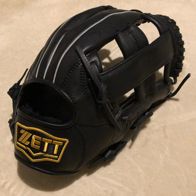 ZETT(ゼット)のグローブ　ZETT 軟式　内野　黒色　良型　未使用　値下げします‼️ スポーツ/アウトドアの野球(グローブ)の商品写真