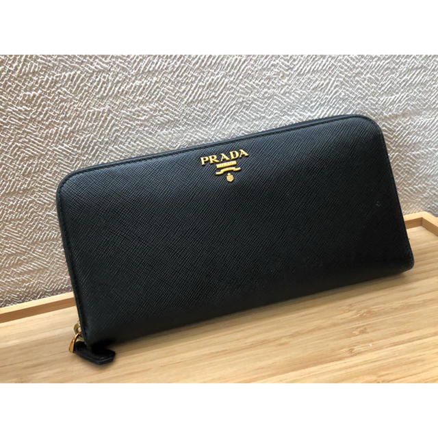 PRADA 長財布