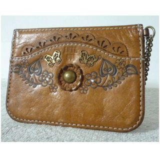 アナスイ(ANNA SUI)のアナスイ　ブラウン　茶　蝶、花、葉ロゴ型押し　定期入れ　名刺入れ　パスケース(名刺入れ/定期入れ)