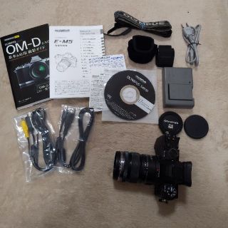 オリンパス(OLYMPUS)のOM-D E-M 5付属品多数(ミラーレス一眼)