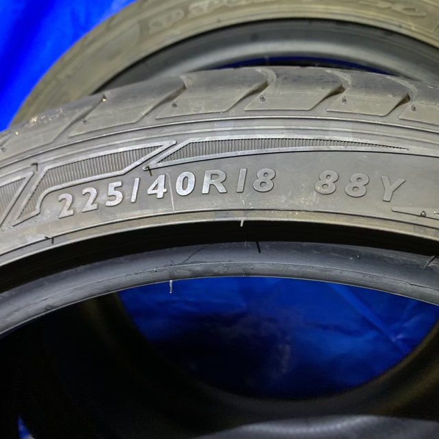 プリウスPHV GR純正タイヤ　225/40R18