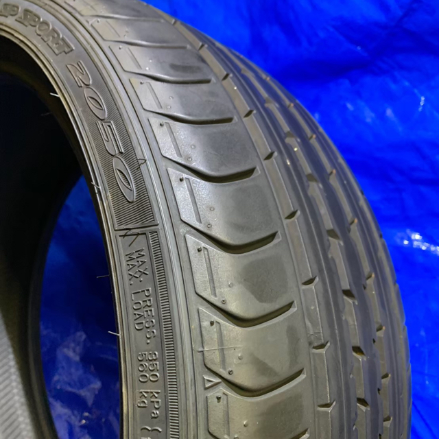 プリウスPHV GR純正タイヤ　225/40R18