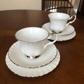 ロイヤルアルバート(ROYAL ALBERT)の【英国ビンテージ】ロイヤルアルバート★CHANTILLY★トリオ　ペア(食器)